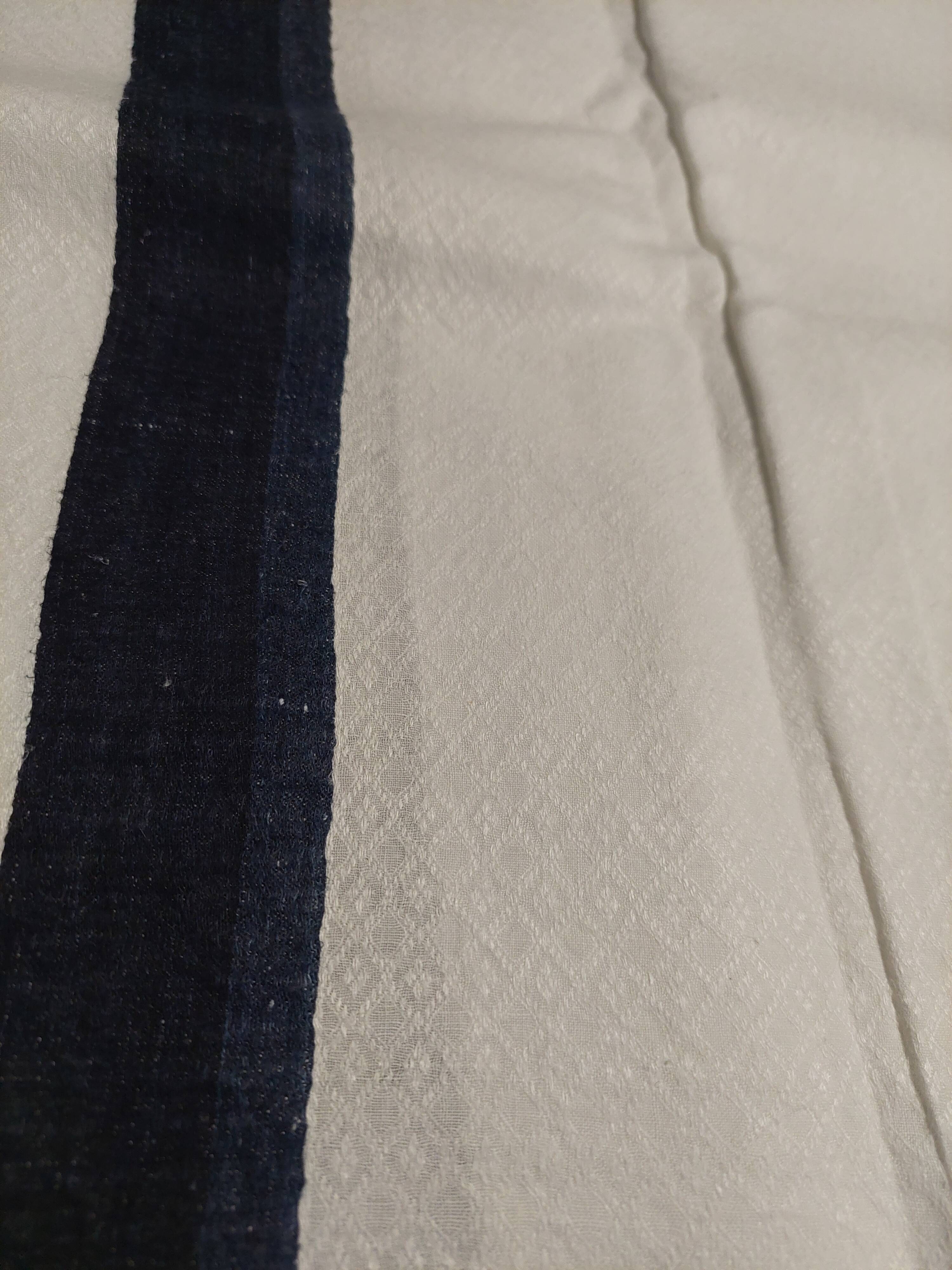 Nappe ancienne fil damassé