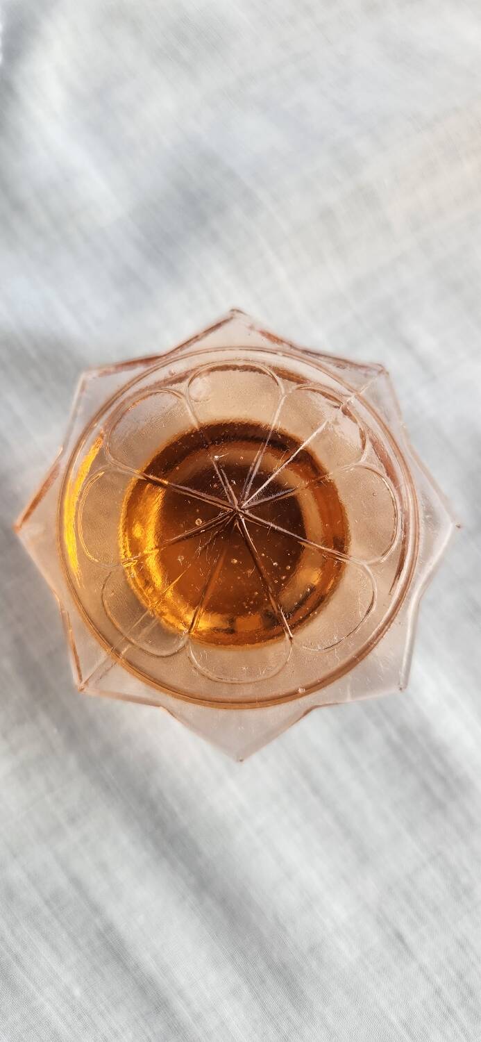 Carafe en verre rosée