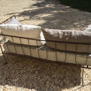 Lit banquette ancien fer forgé avec coussins