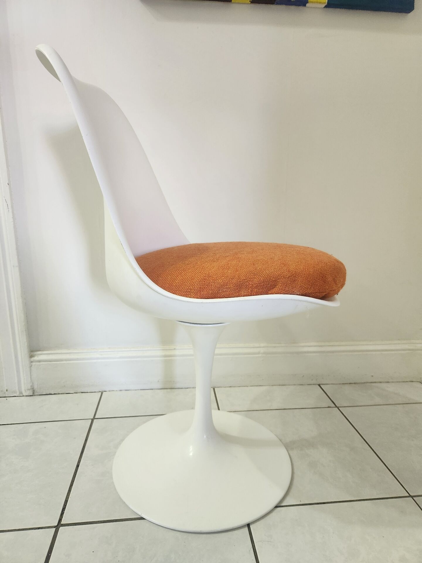 Chaise pivotante Tulip design de Eero Saarinen pour Knoll Int.