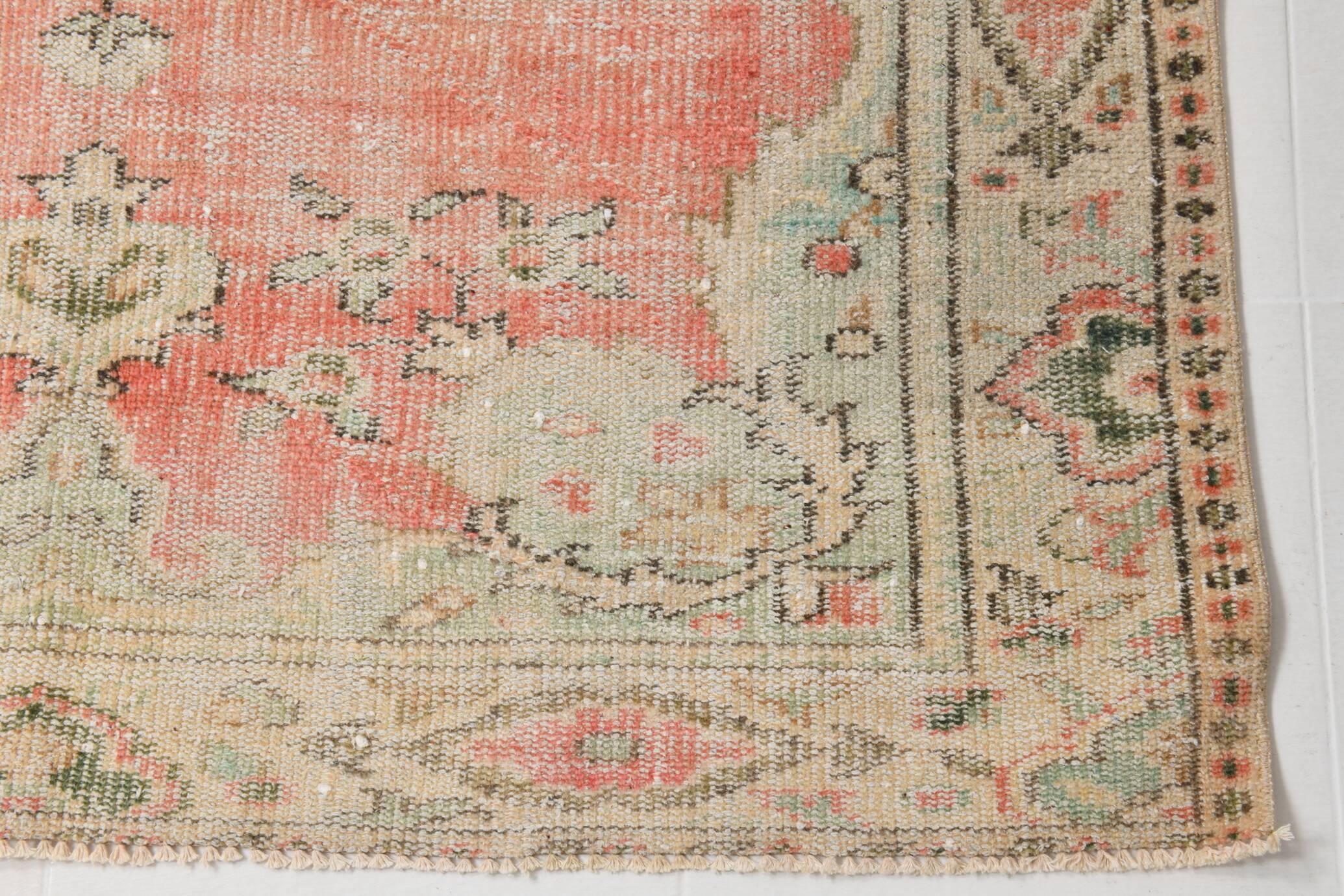 5x8 Coral Pink Classic Vintage Rug, 147x243 Cm