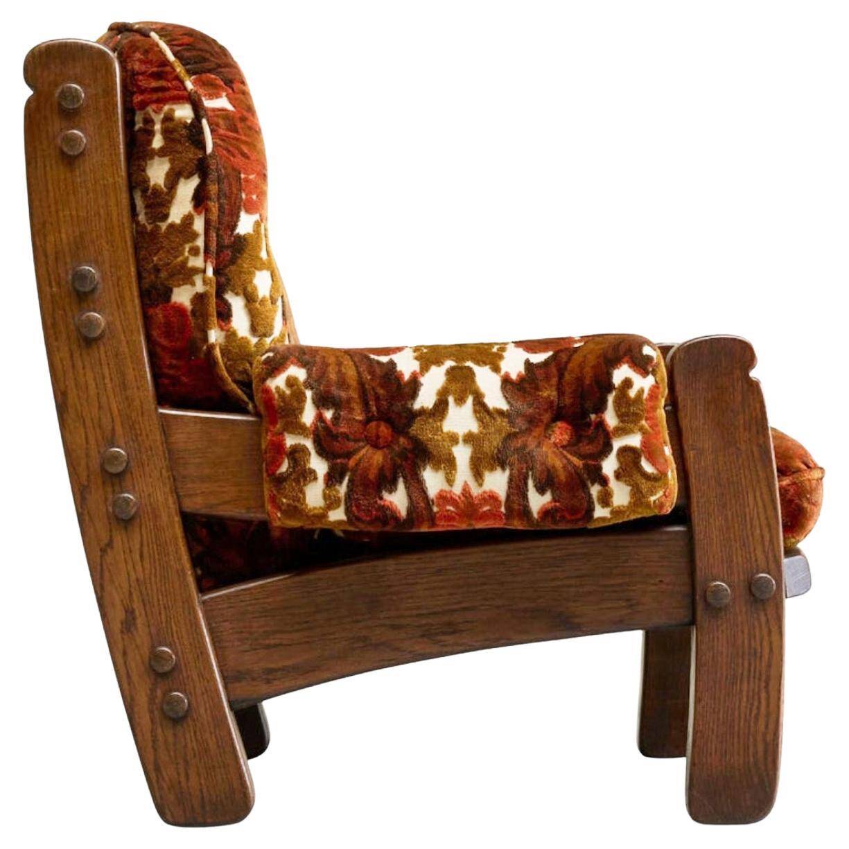 Brutalist lounge chair in solid oak and velvet from the 1960s.