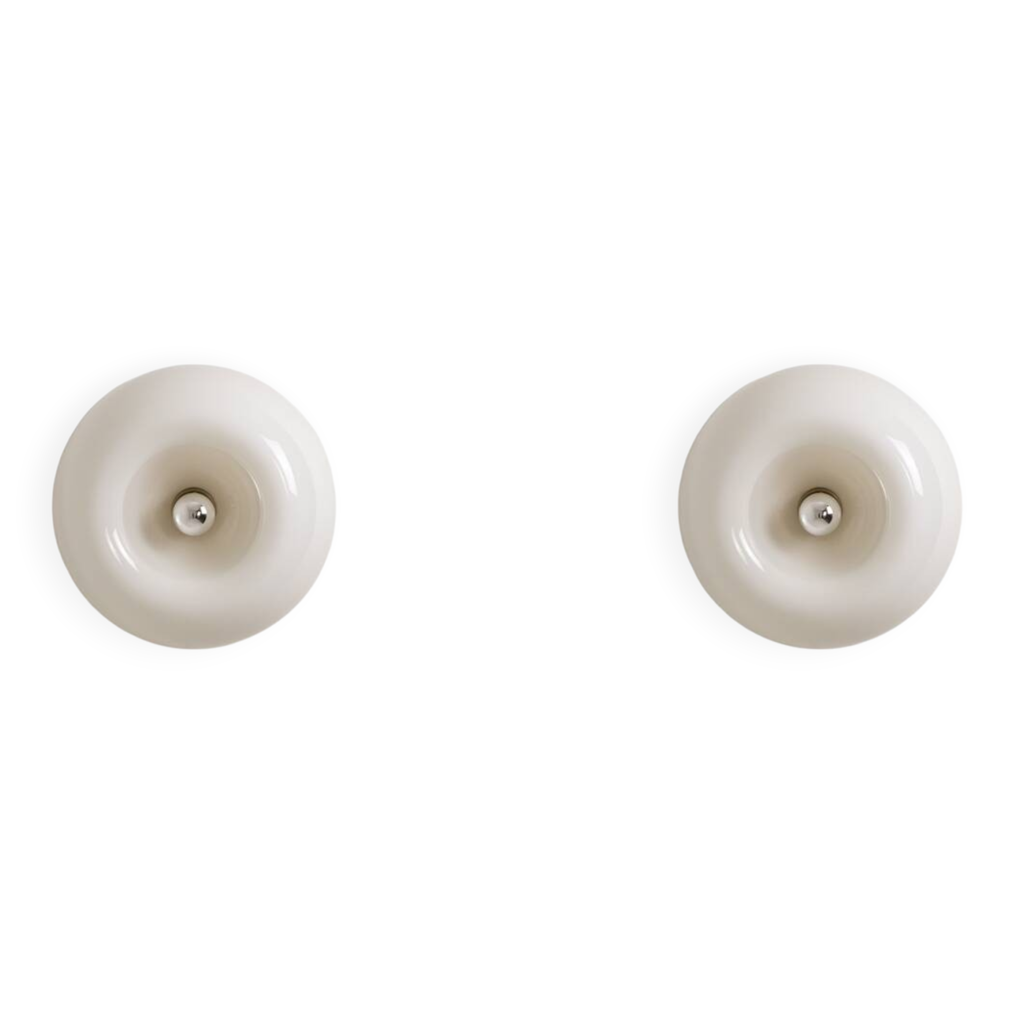 Castiglioni. Paire d’appliques en verre opalin. 20e siècle.