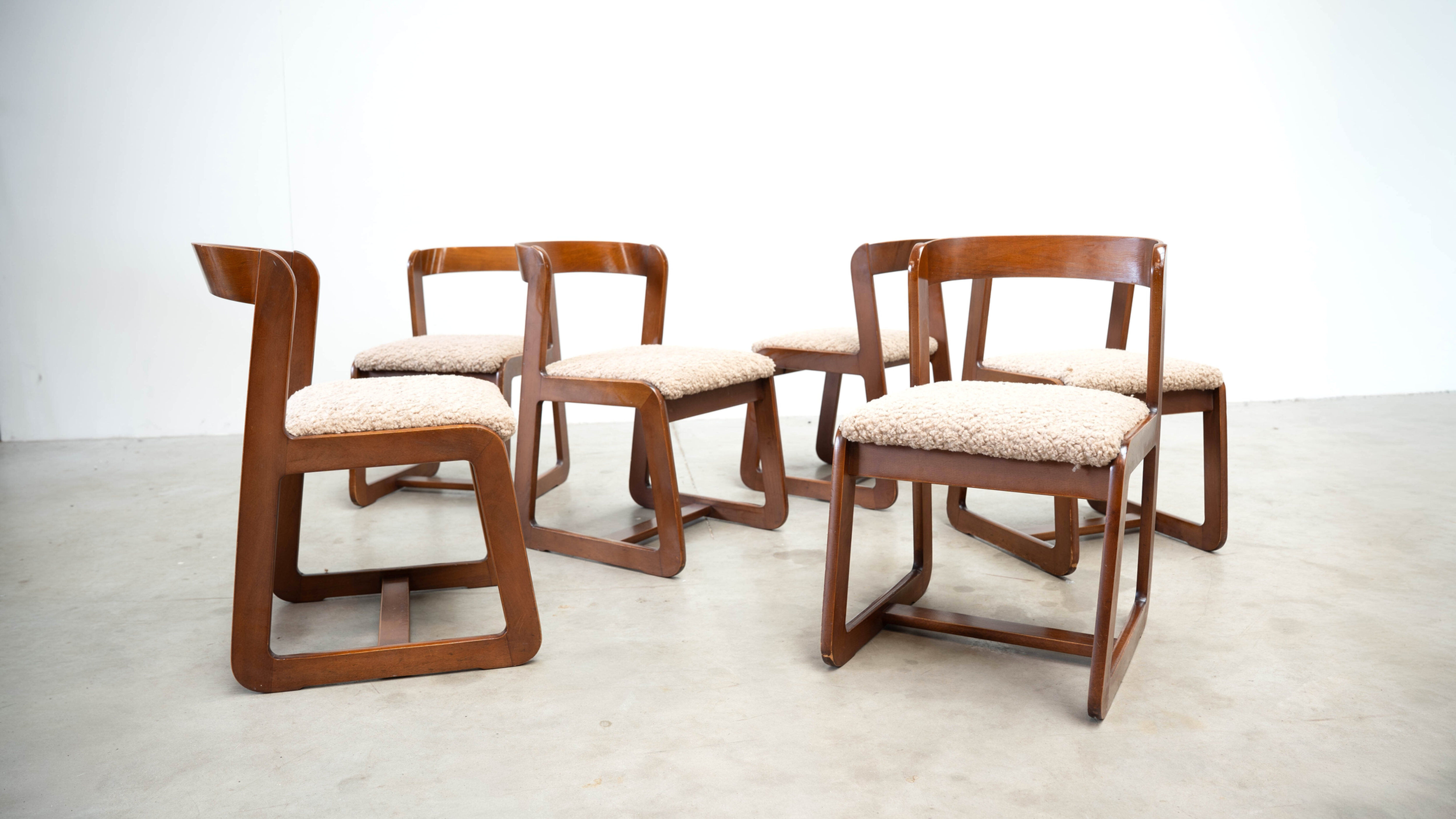 Ensemble de six chaises de salle à manger italiennes