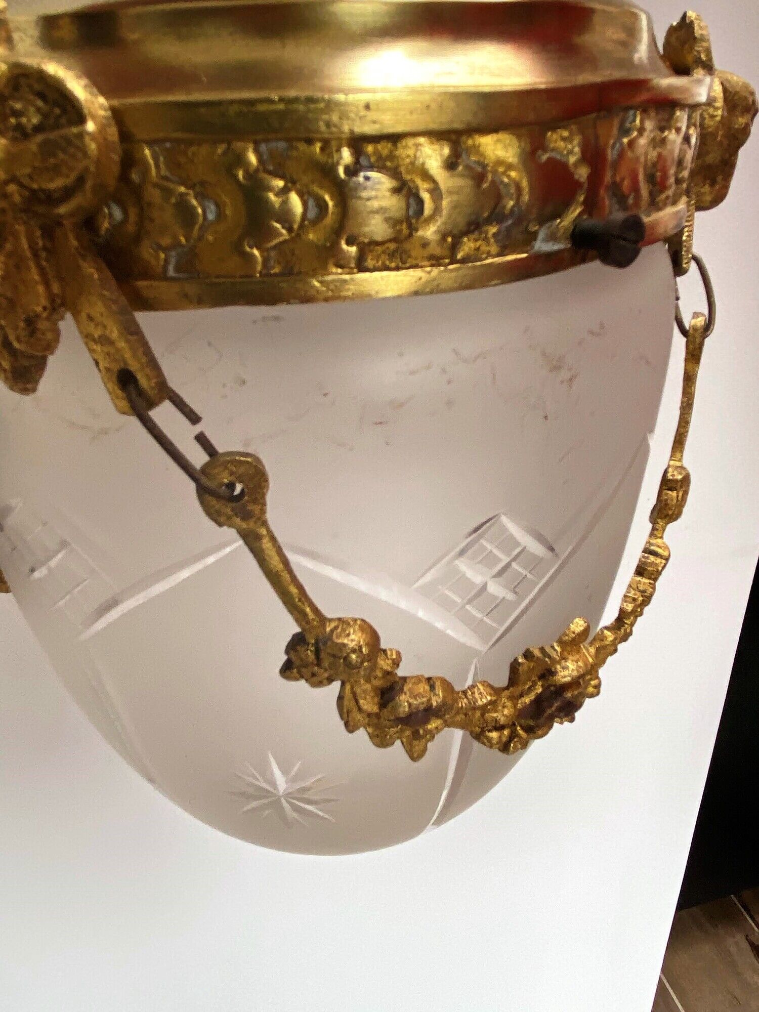 Suspension lamp in gilded bronze and frosted glass nineteenth century