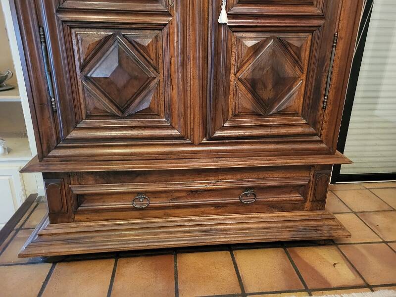 LOUIS XIII CABINET IN DIAMOND-TIP WALNUT 2 DOORS FROM THE 18TH CENTURY