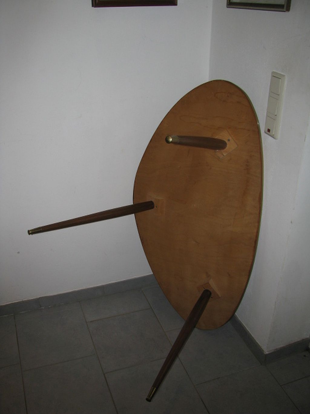 Table triangulaire en forme de rein de 1950/60