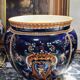 Gien : Cache-pot en faïence émaillée à décor héraldique – style Renaissance