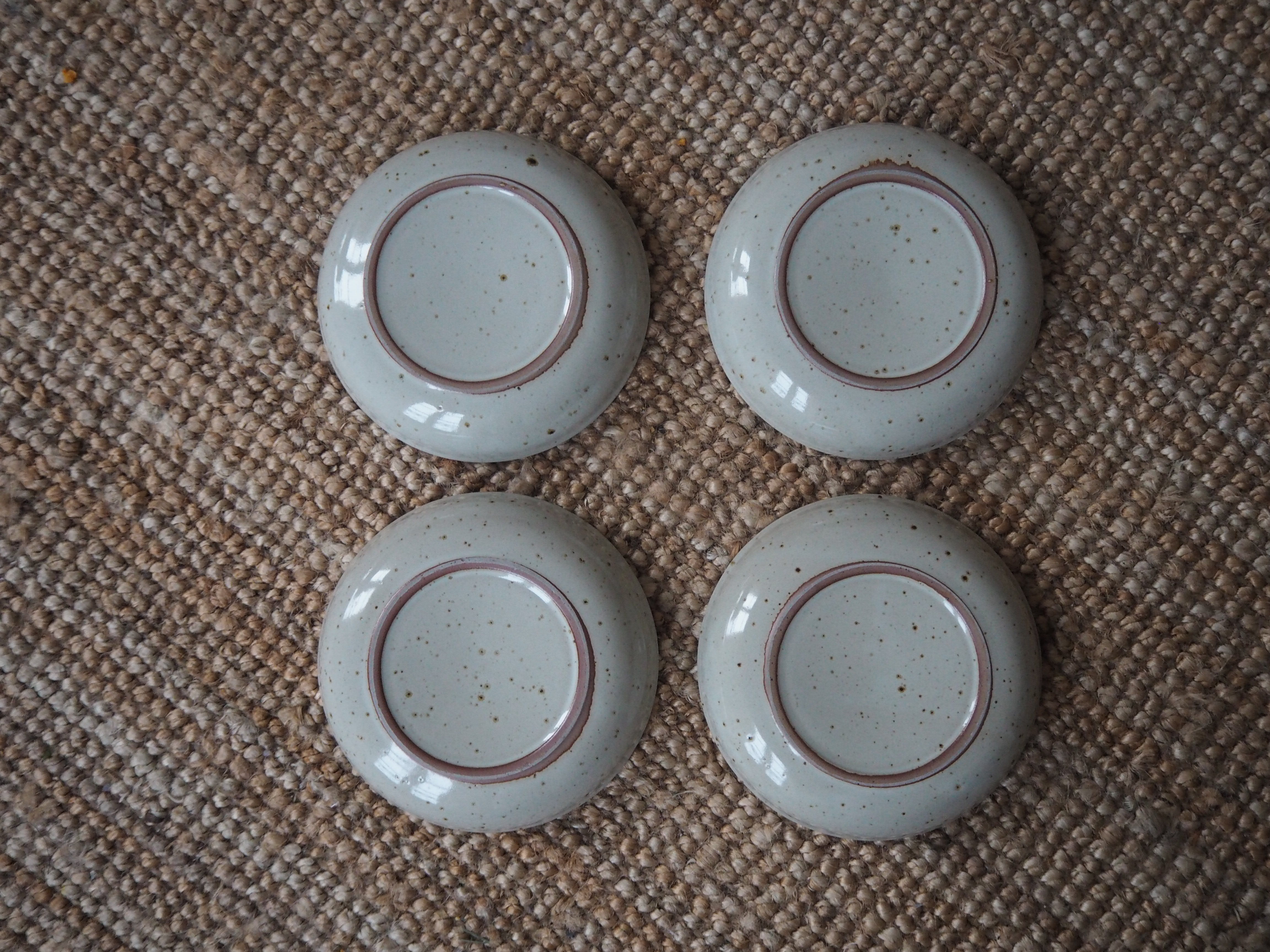 Set of 4 hollow plates in sandstone of the Marais