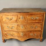 Commode lyonnaise en noyer blond Louis XV