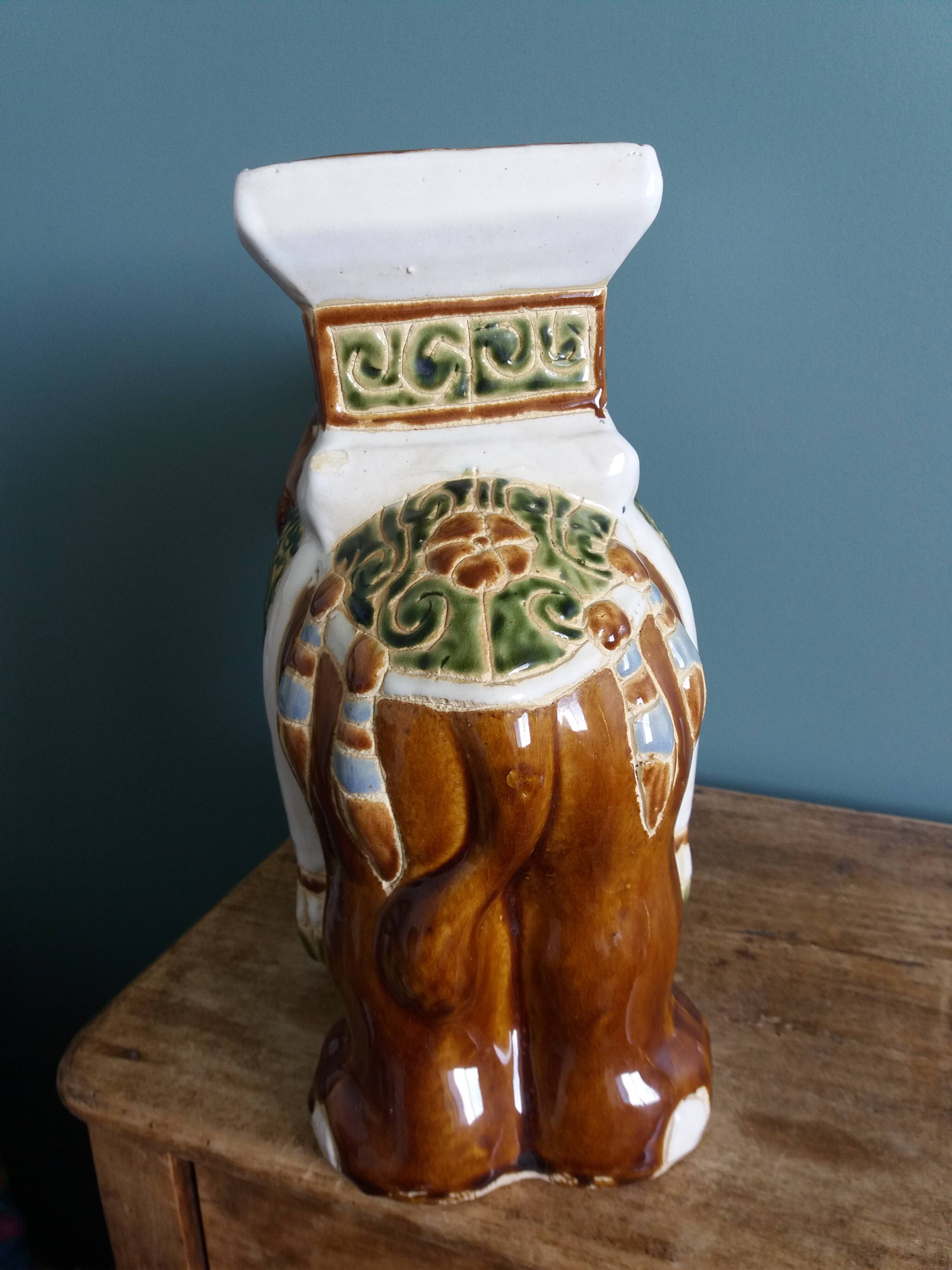 Éléphant porte-plante en céramique