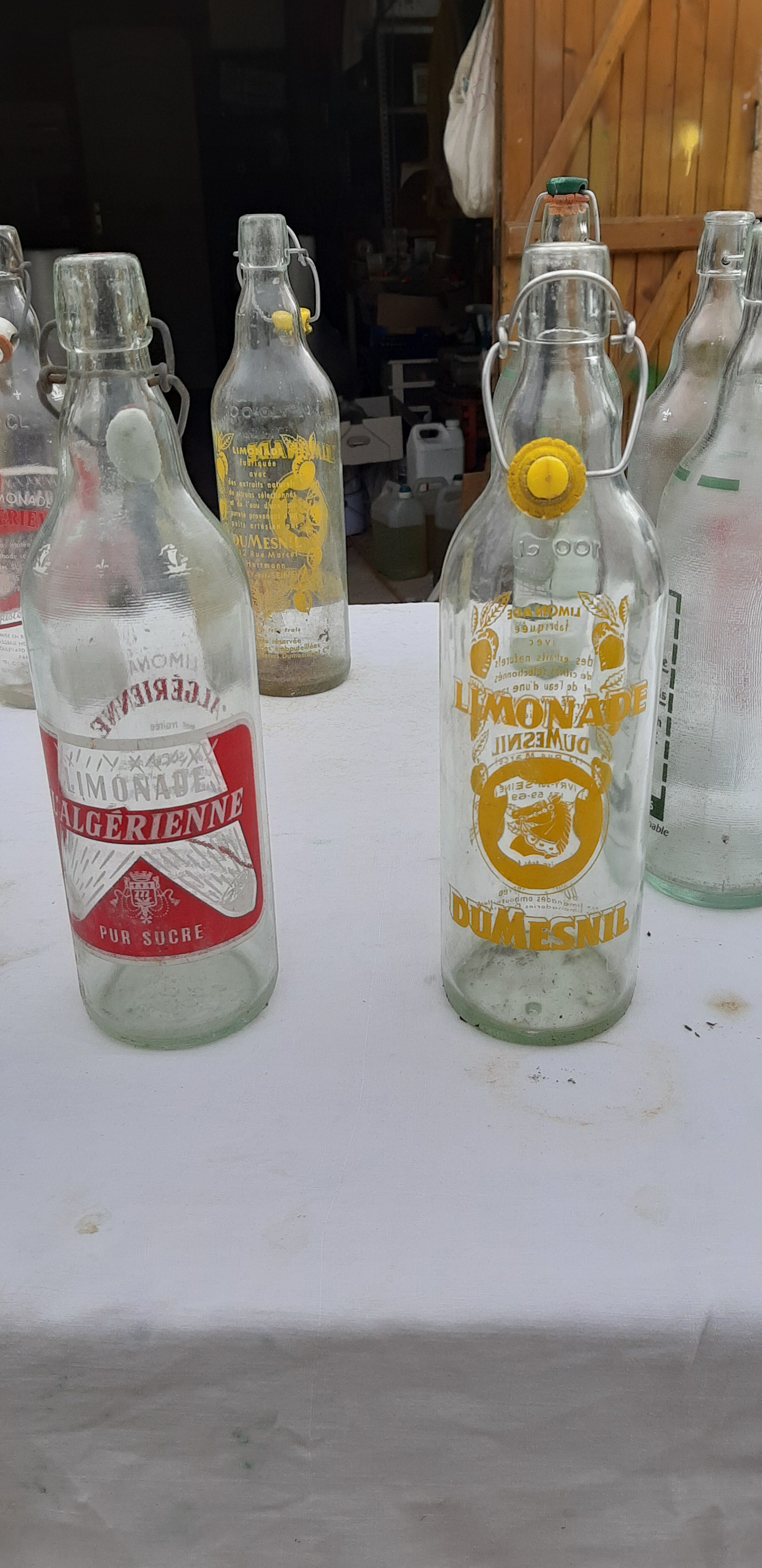 Lot de 20 bouteilles de limonades des années 50