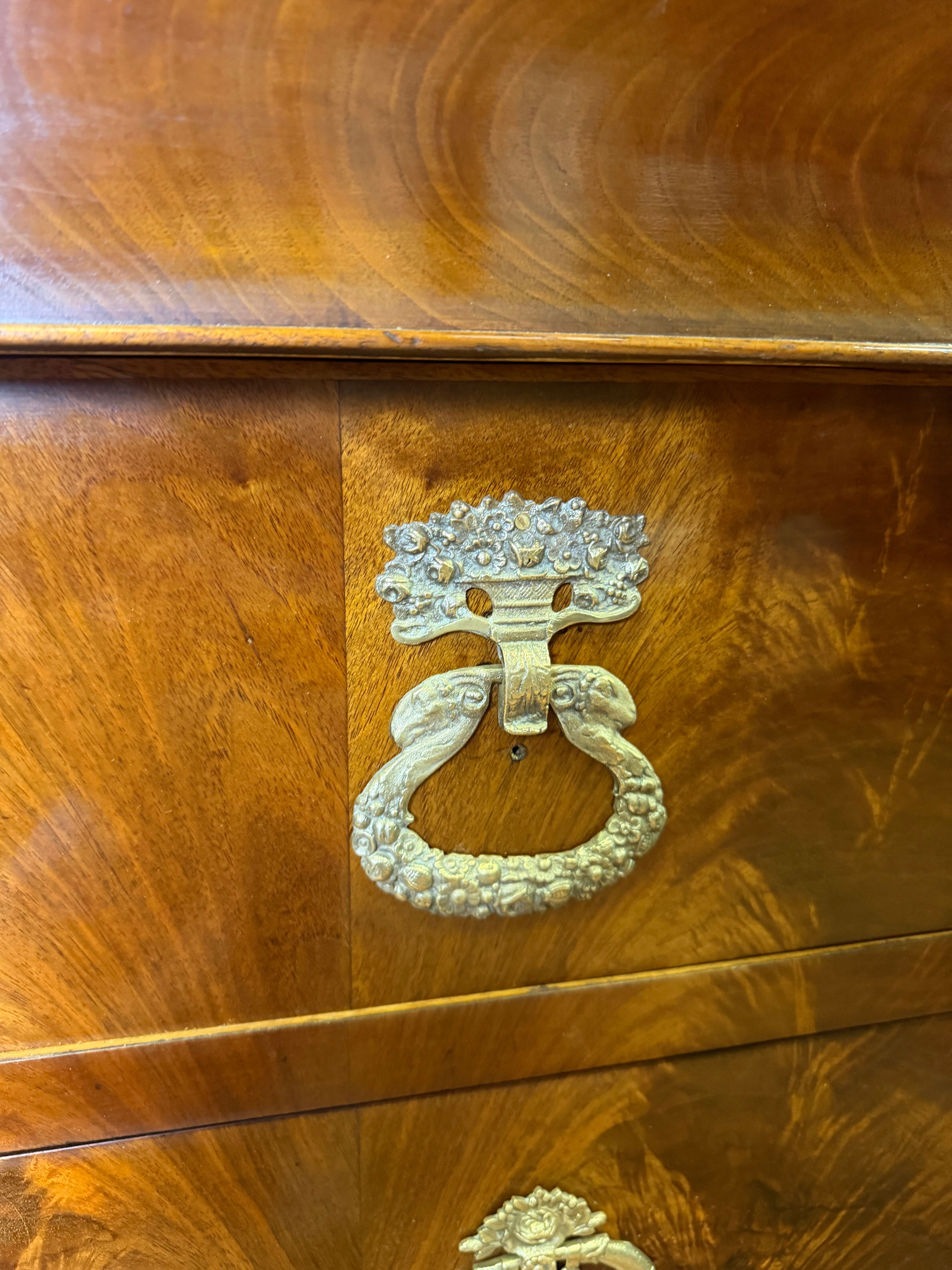 commode d'époque Restauration à Crosses
