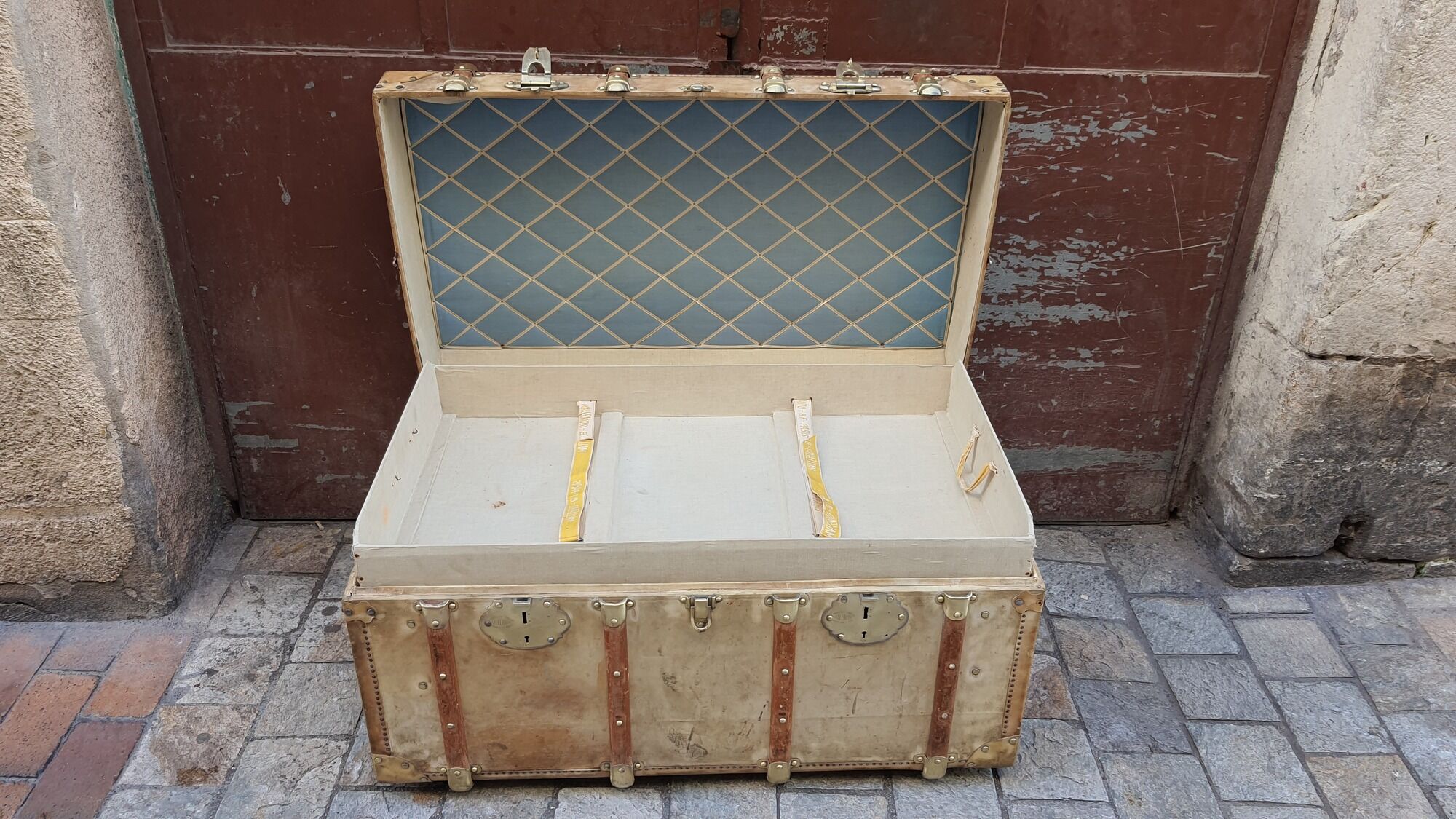 Malle auto travel trunk made of pigskin
