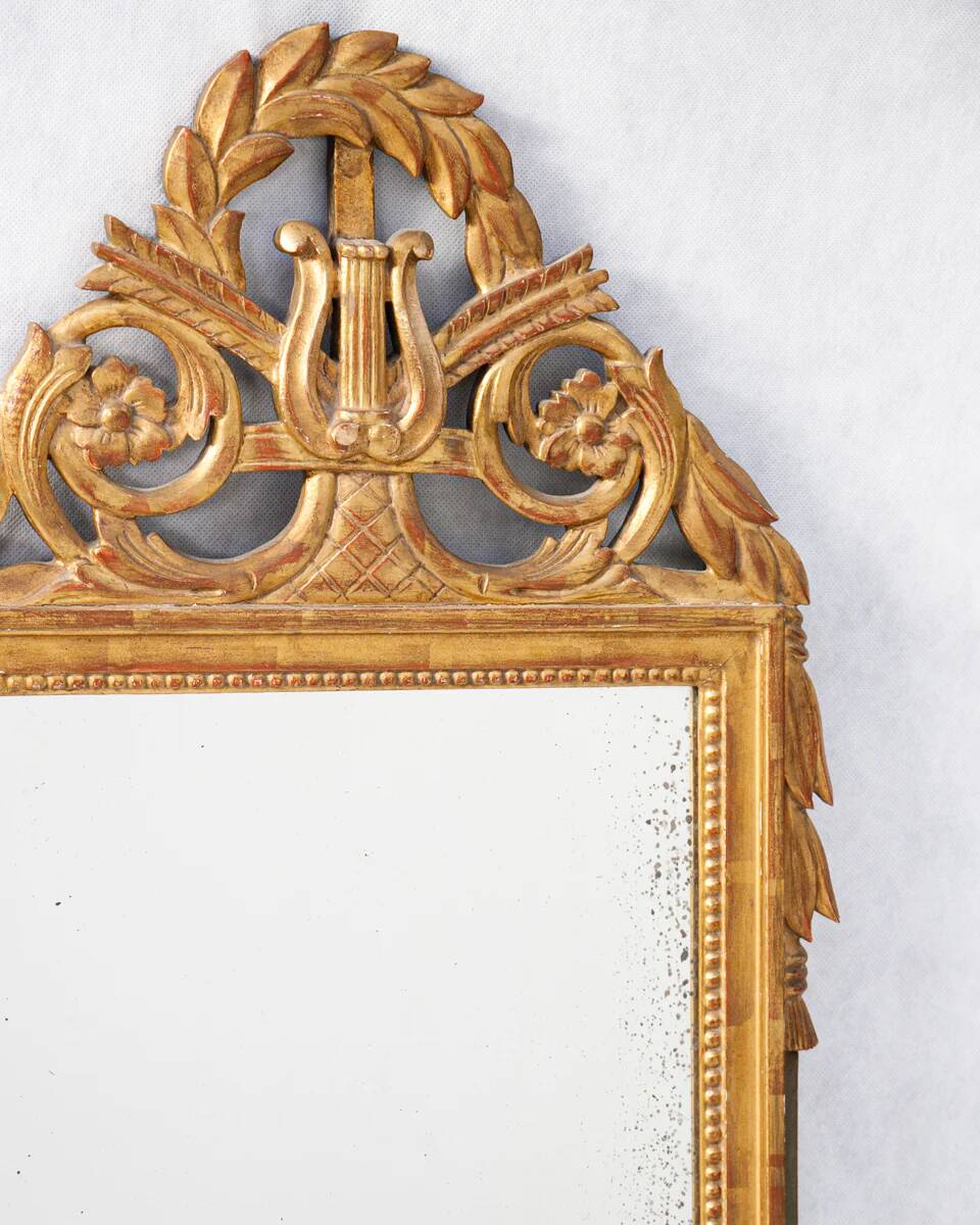Miroir de mariage Louis XVI avec fronton à harpe