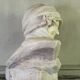 Buste en albâtre d’une jeune fille au col roulé, signature Caloni, Italie vers 1900