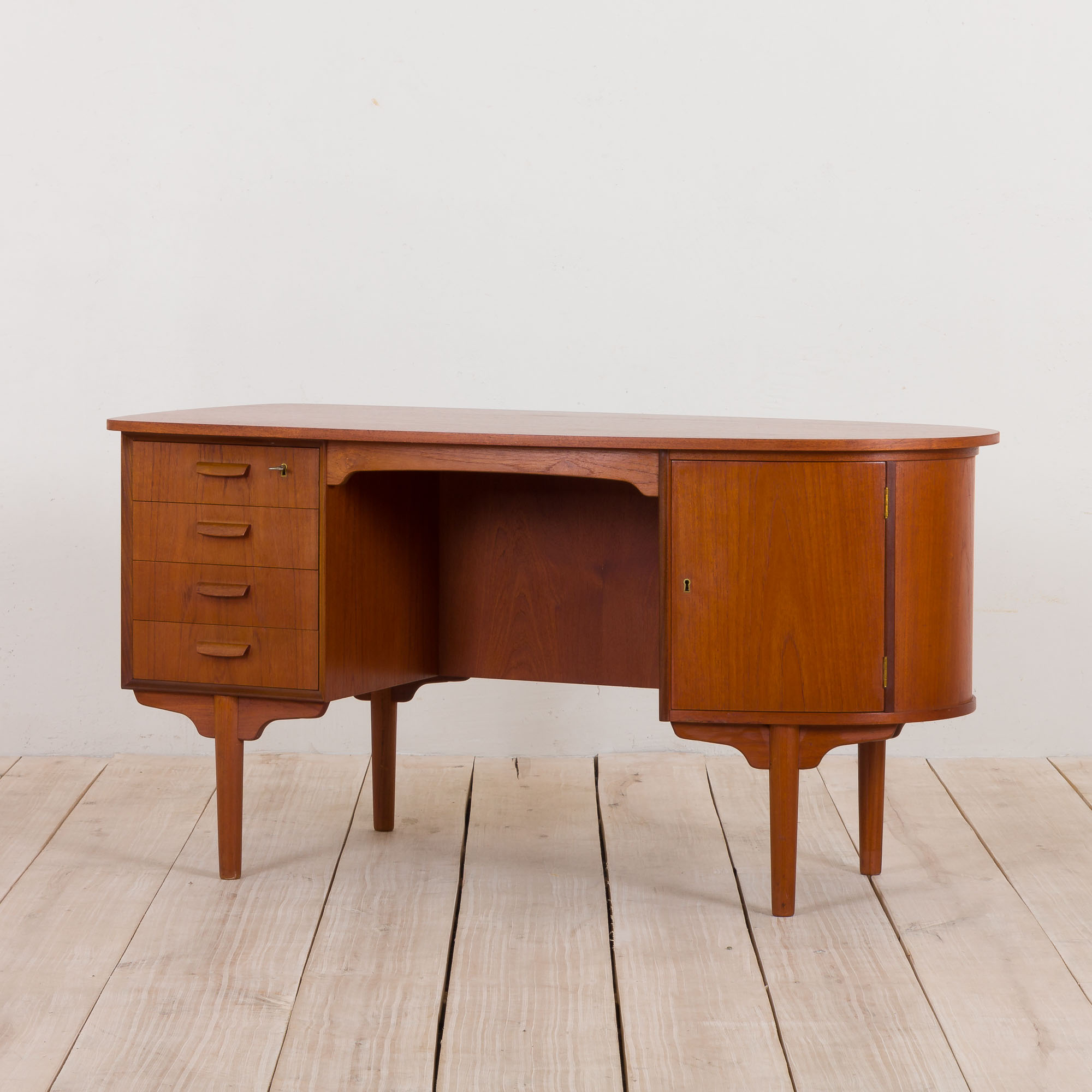 Mid Century free standing bullet shape executive teak desk by H.P. Hansen, Denmark, 1960s