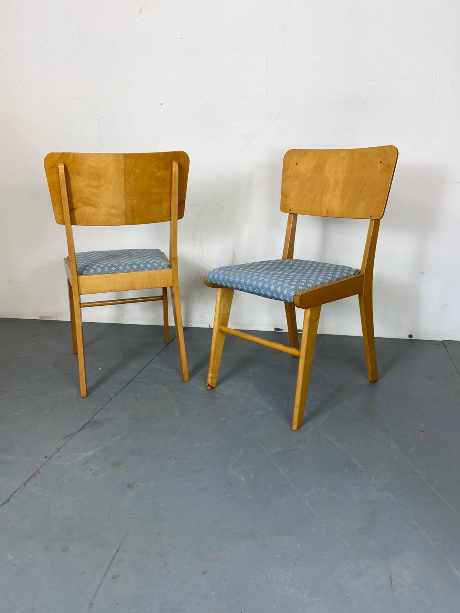 Chaises de salle à manger en hêtre modernistes du milieu du siècle, années 1950, lot de 2