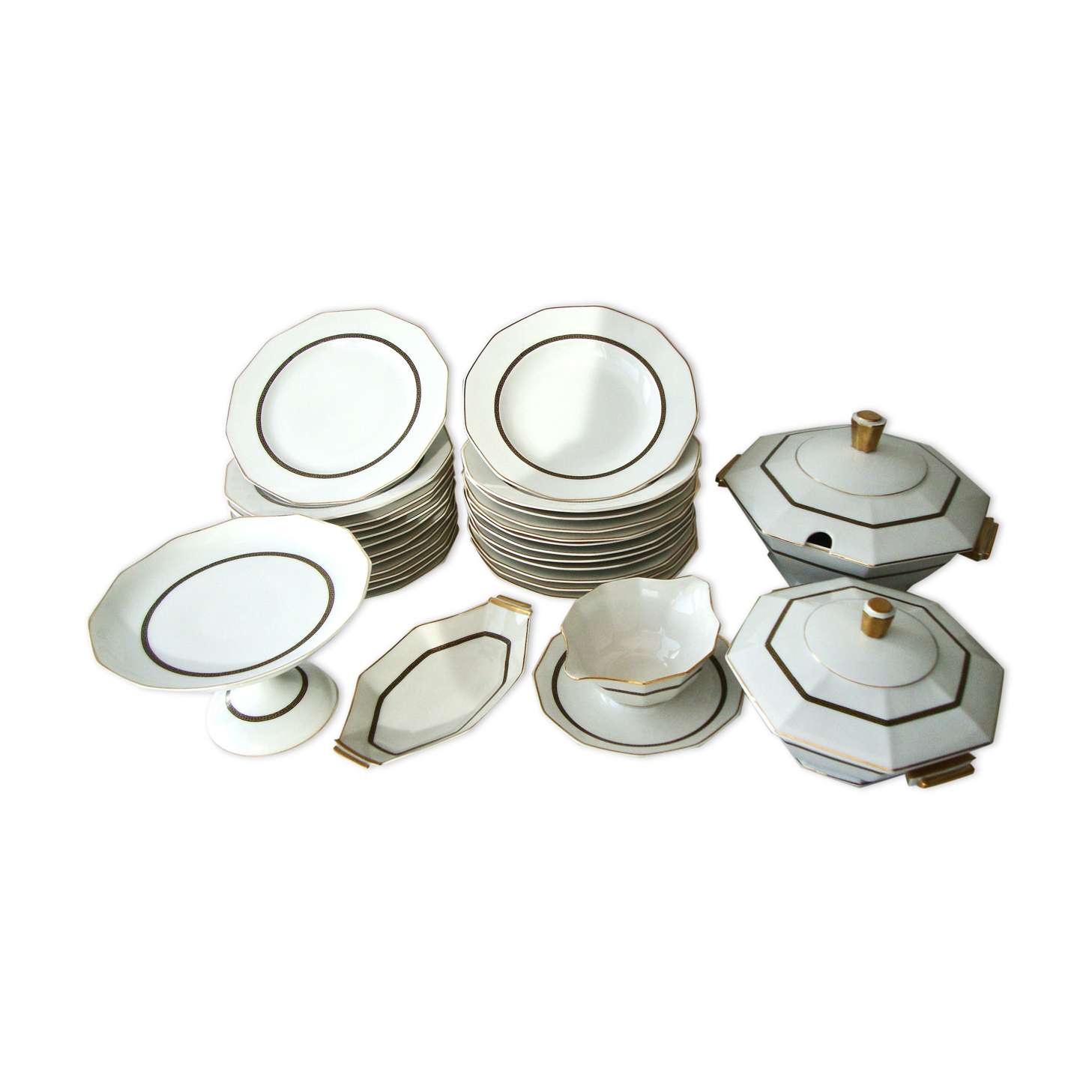 Porcelain plates for 12 people