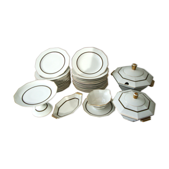 Porcelain plates for 12 people