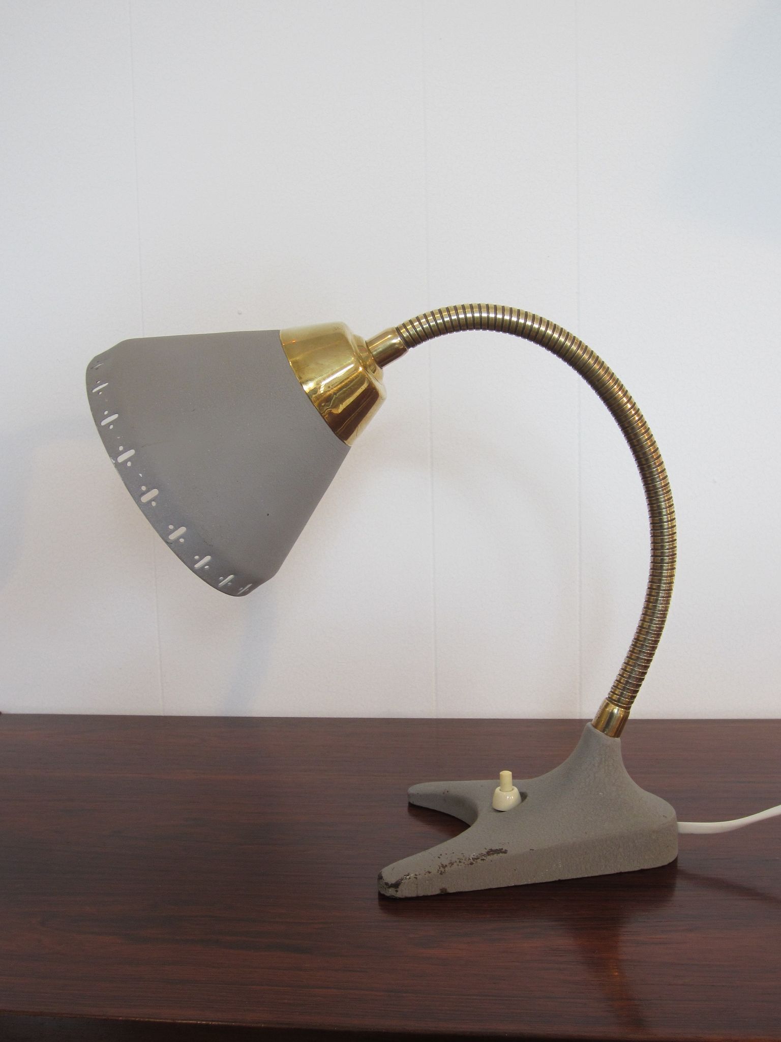Lampe articuléecscandinave EWÅ à poser ou en applique