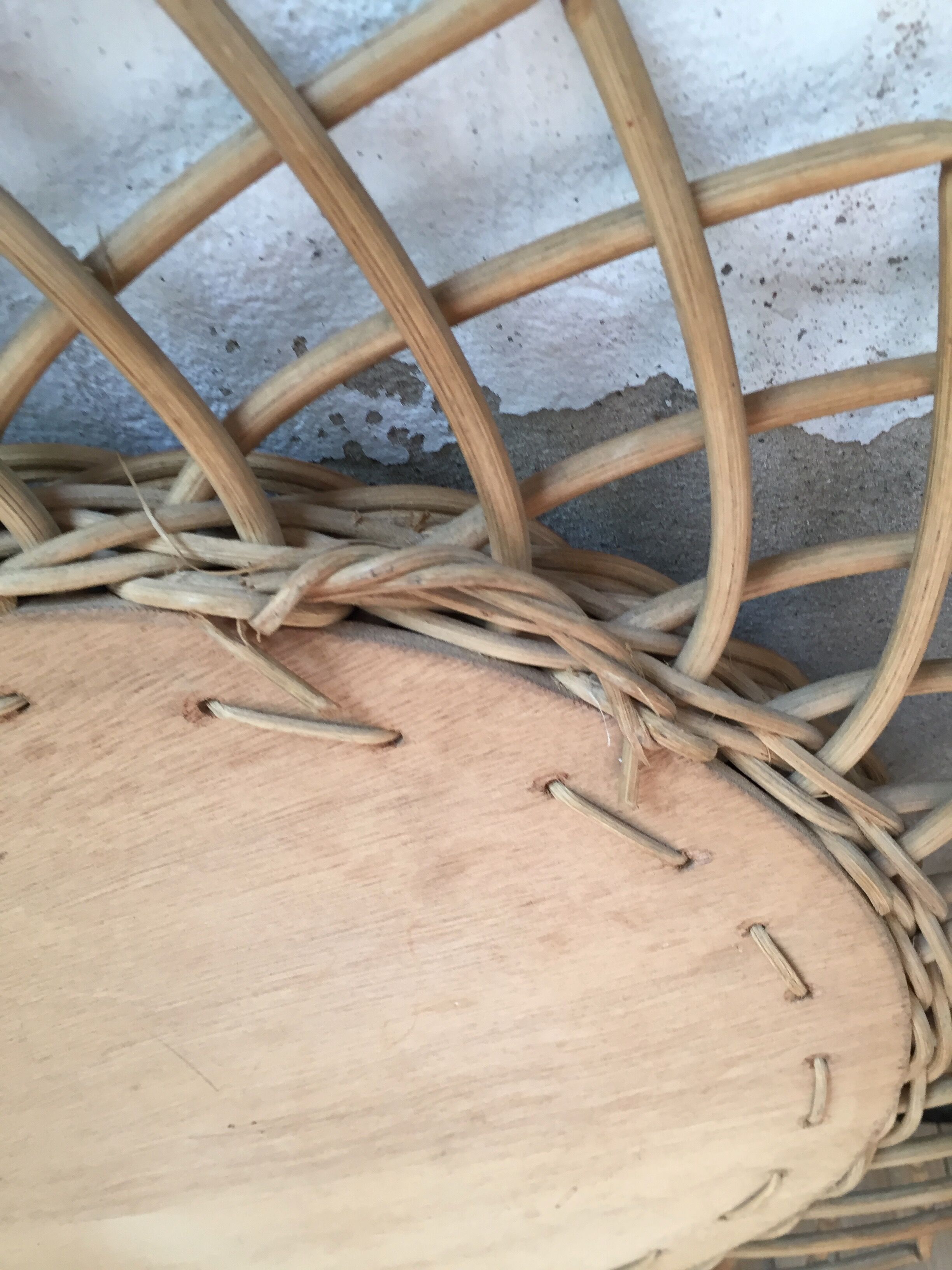 Vintage rattan mirror with rosette 50x50cm