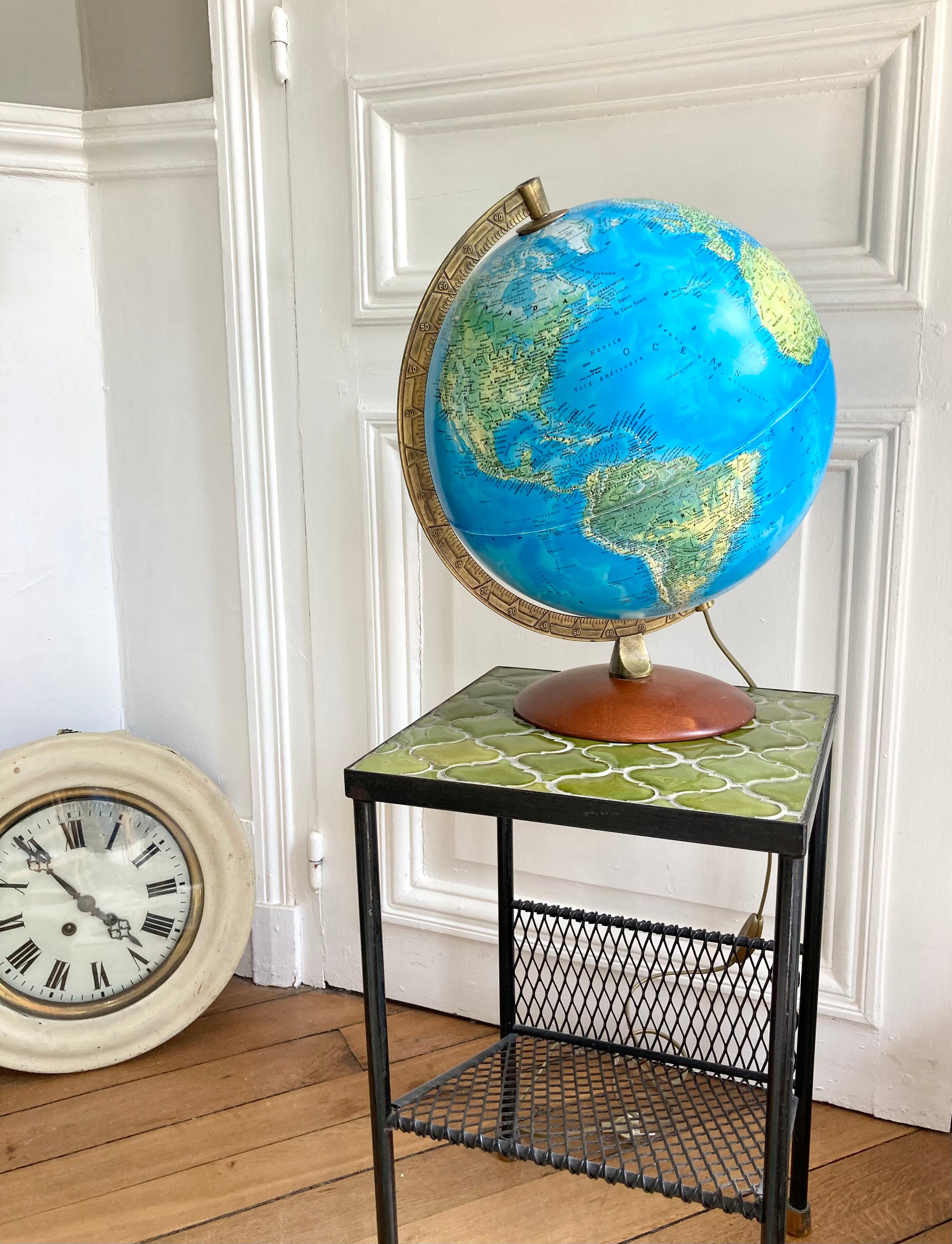 Mappemonde globe terrestre lumineux