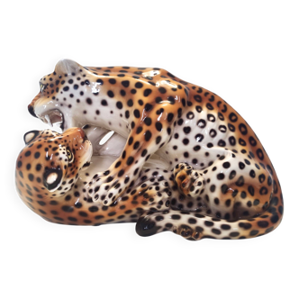 Paire de jaguars combattants en céramique peinte à la main par Giovanni Ronzan, Italie
