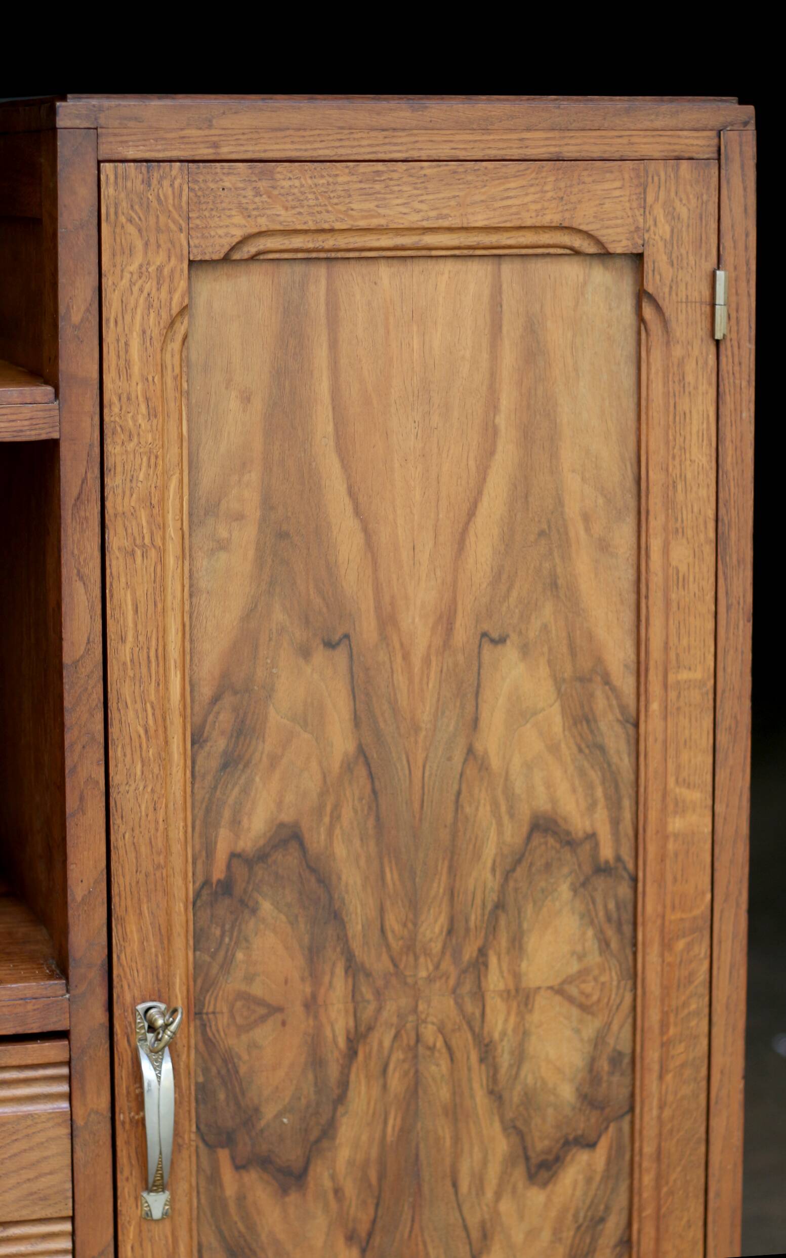 Art Deco sideboard in mahogany and mahogany burl. Splendid patina.