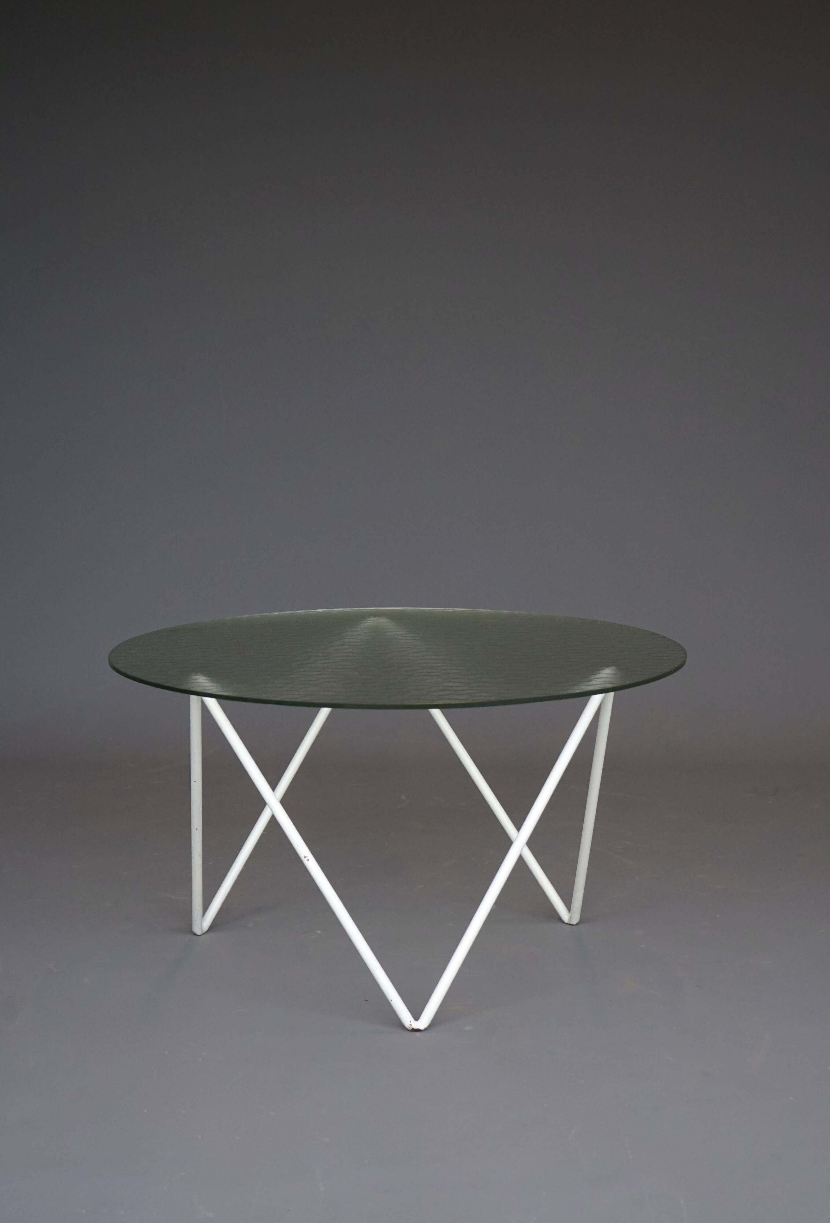 Table basse ronde minimaliste hollandaise. Années 1950