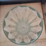 Vase en verre taillé transparent