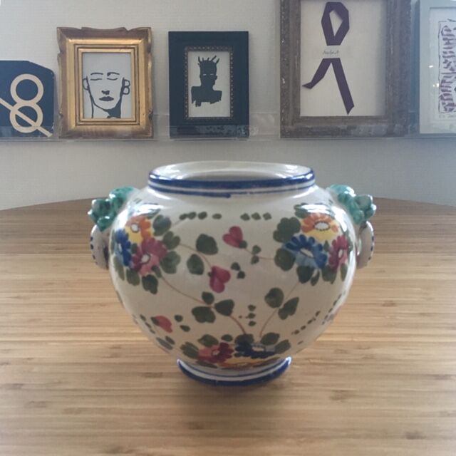 Pot signed flower décor