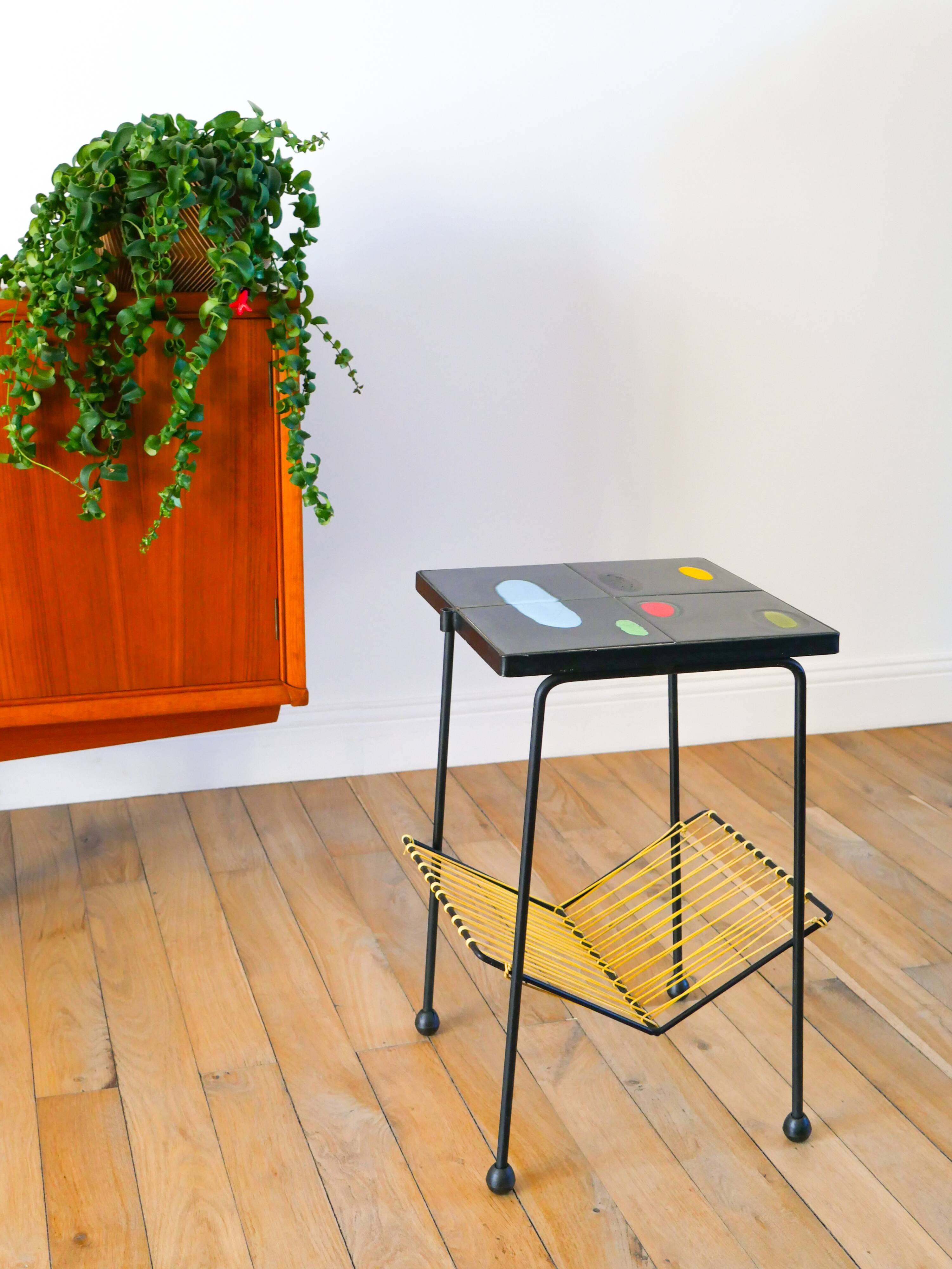 End table / selette in ceramic, black iron and yellow scoubidou, Psyché, 1960
