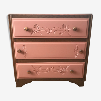 Art Deco chest of drawers and terracotta