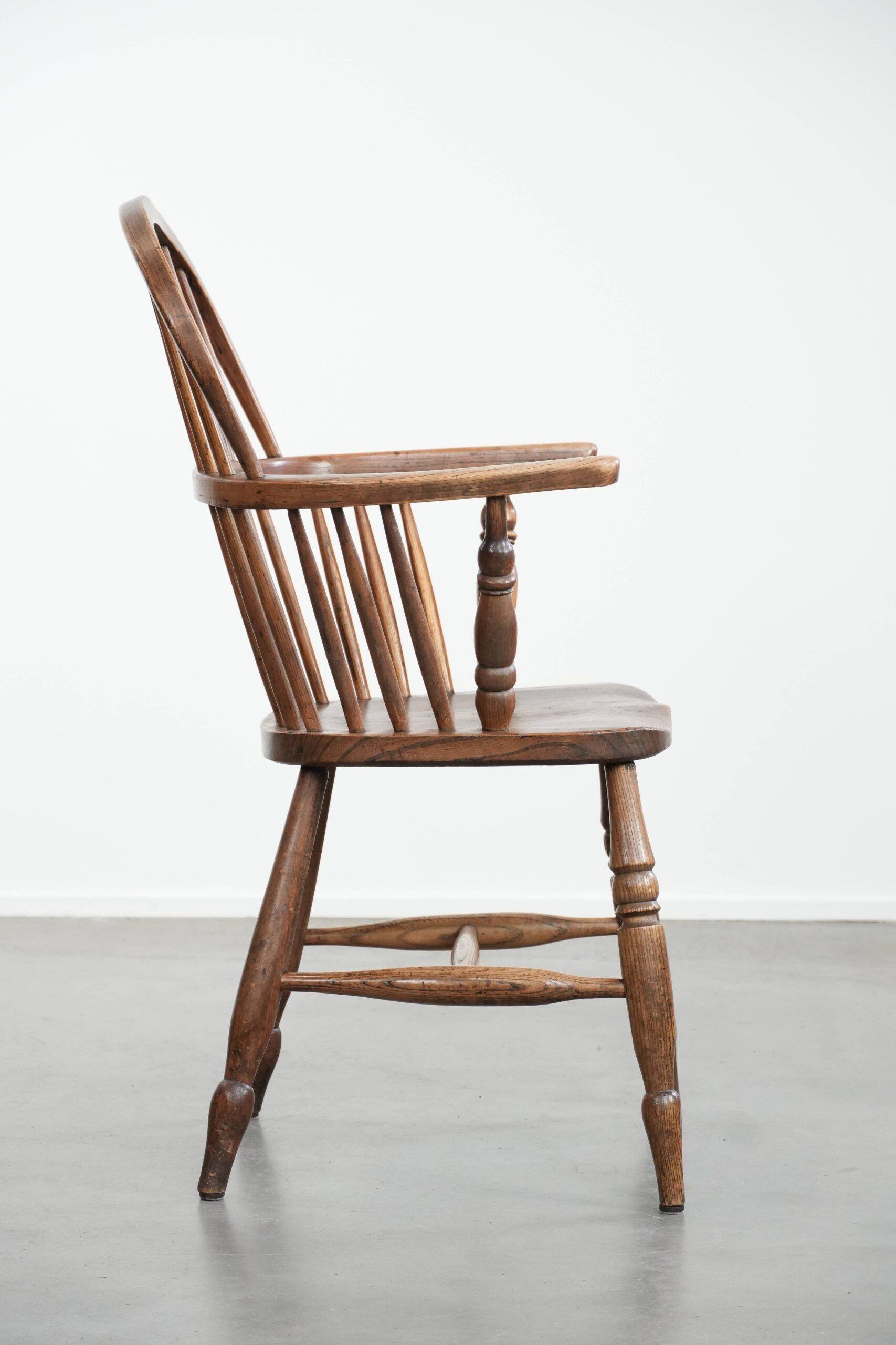 Antique English lowback Windsor chair with beautiful patina