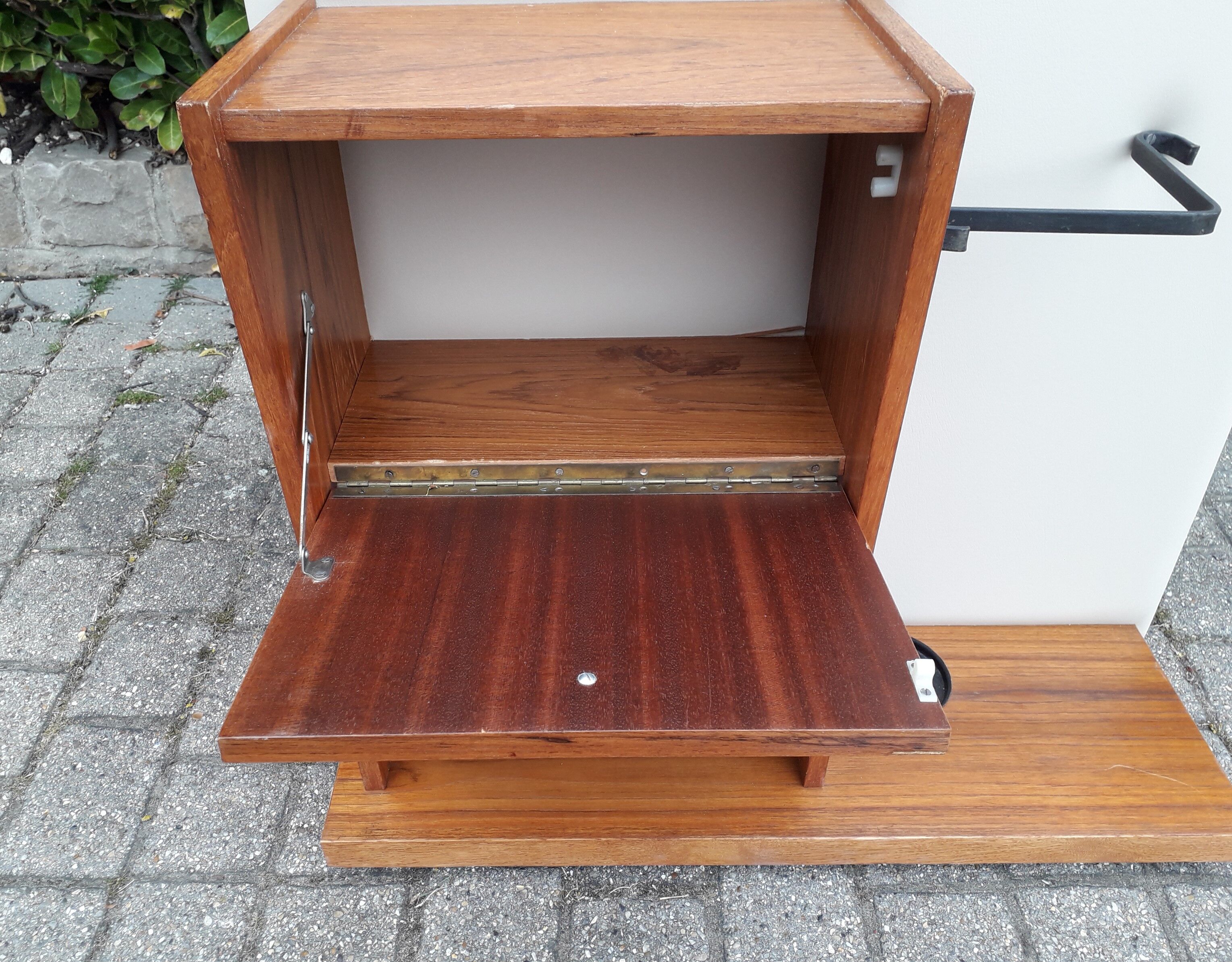 60s entry locker room