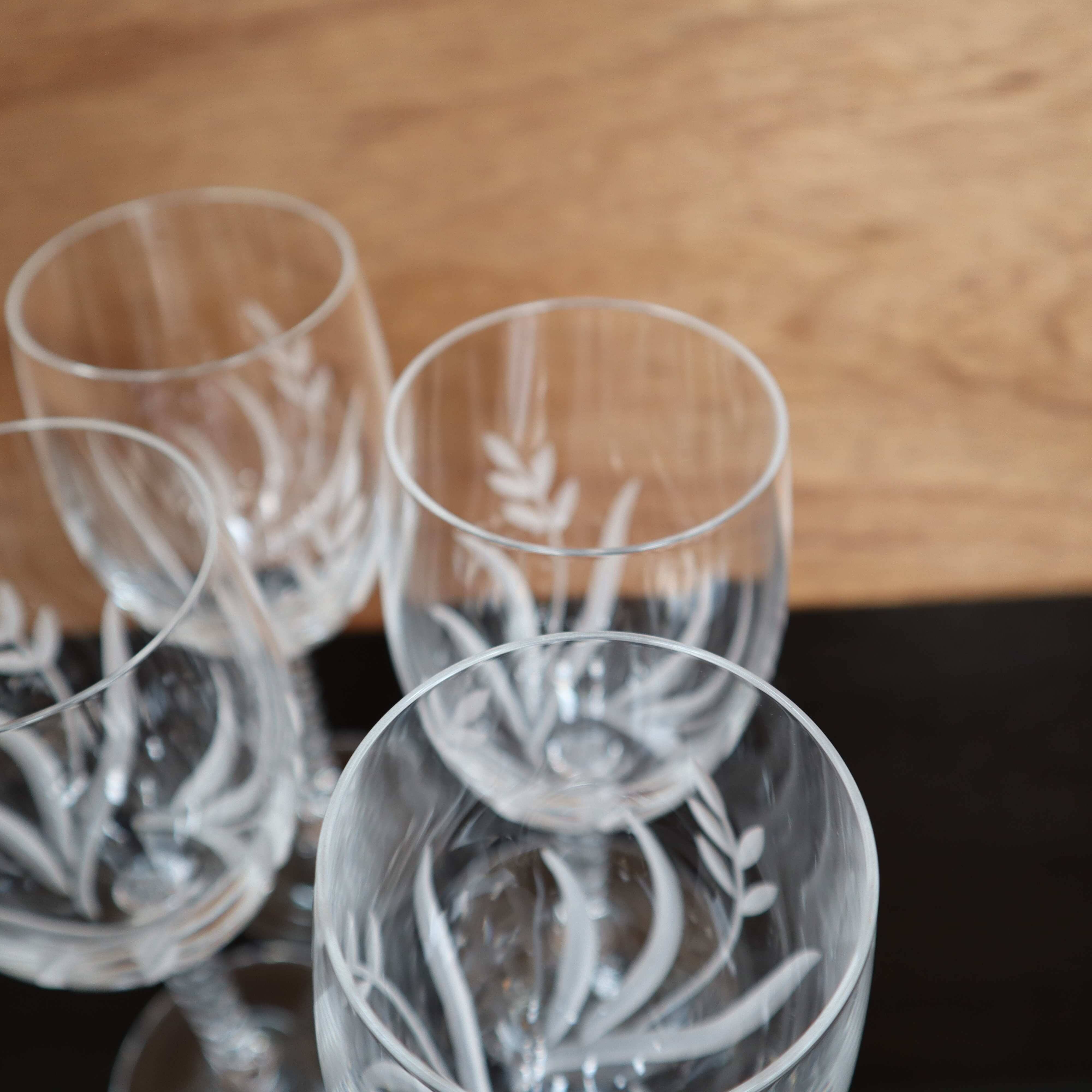 Ensemble de 4 verres à vin rouge vintage en cristal gravé