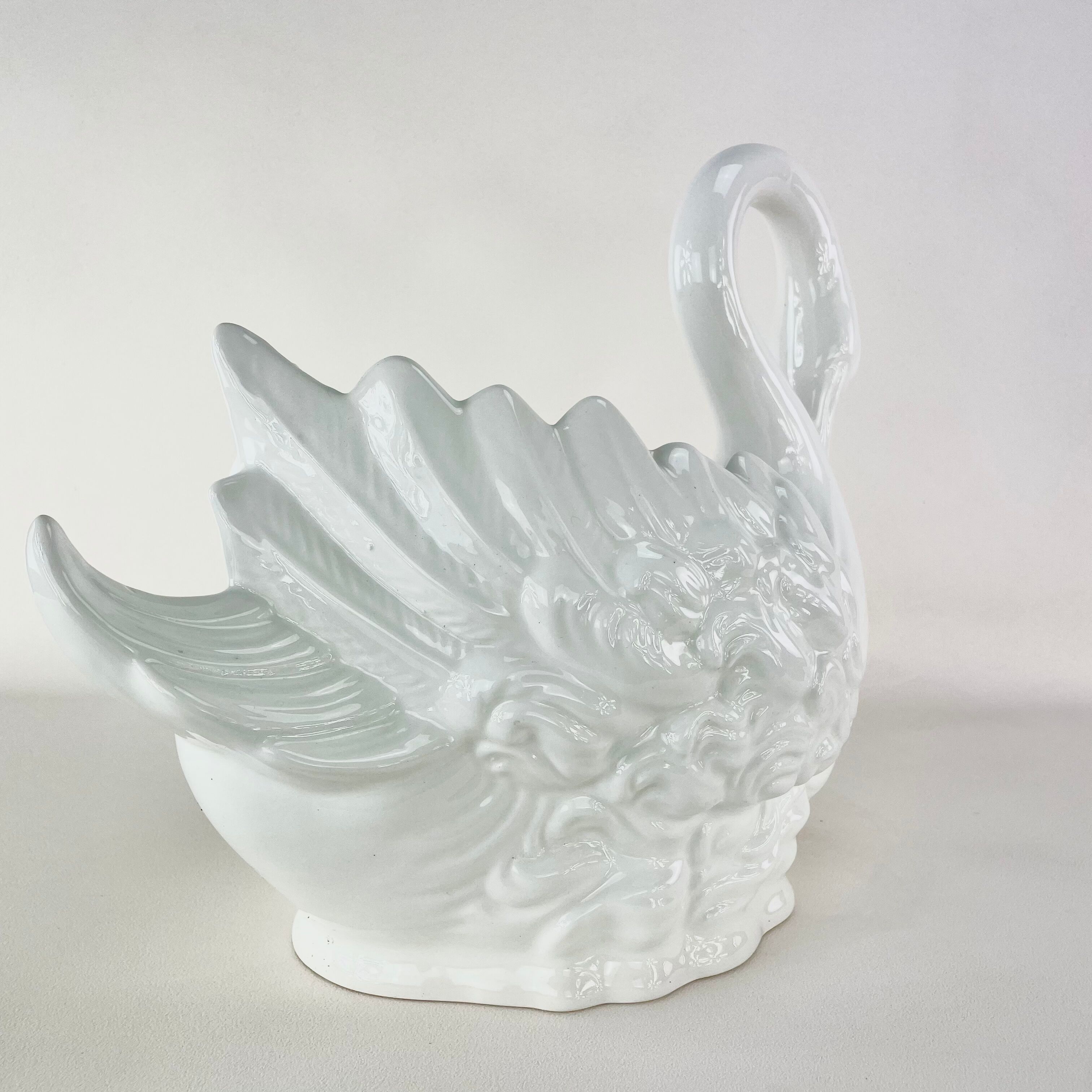 Ceramic pot cover in the shape of a swan, circa 1970