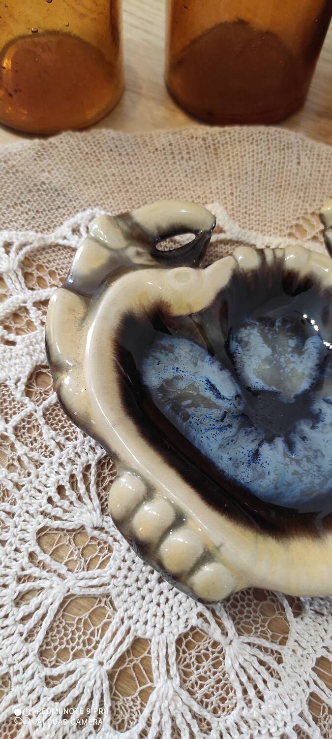 Ashtray or empty pocket barbotine crab