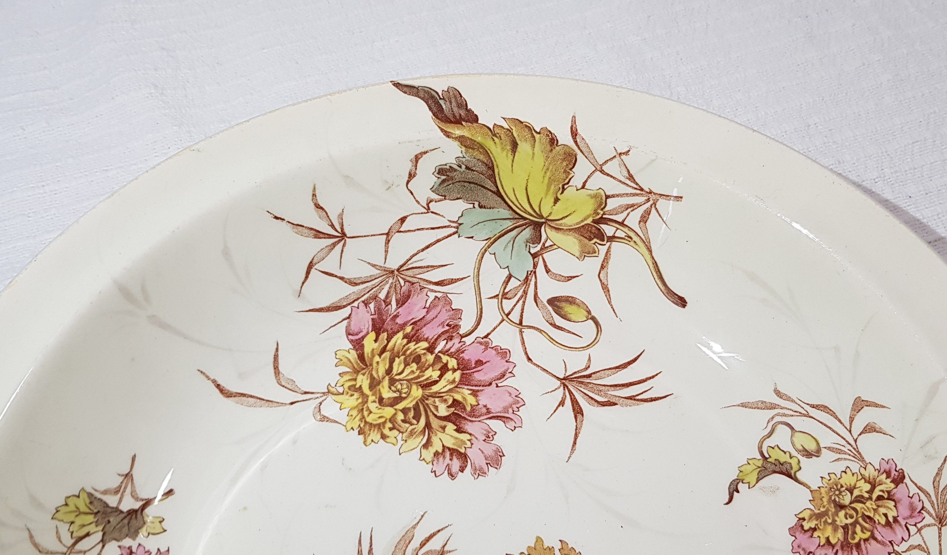 Hollow serving dish in Luneville earthenware model Poppy, iron earth, vegetable