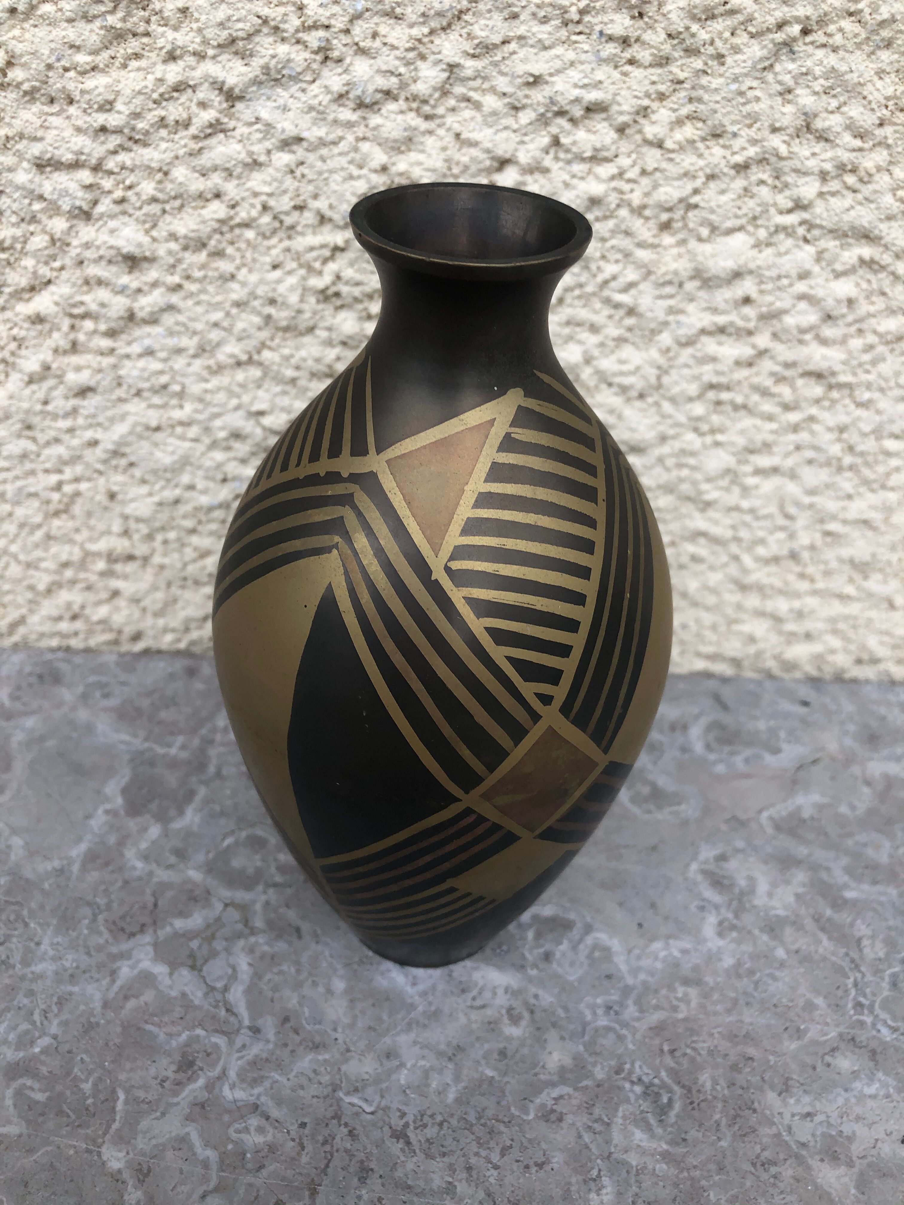 Vase art deco en dinanderie travail français vers 1930 1940
