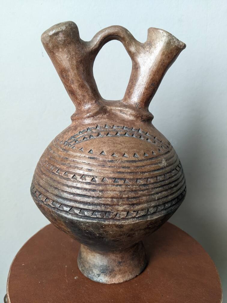 Gargoulette en céramique artisanale, poterie ethnique tribale