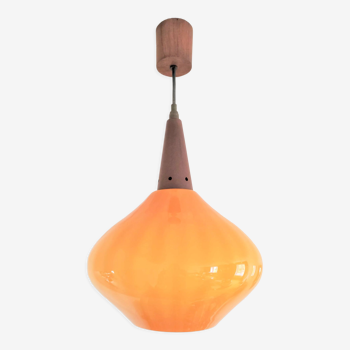 Suspension opaline orange et bois design années 70