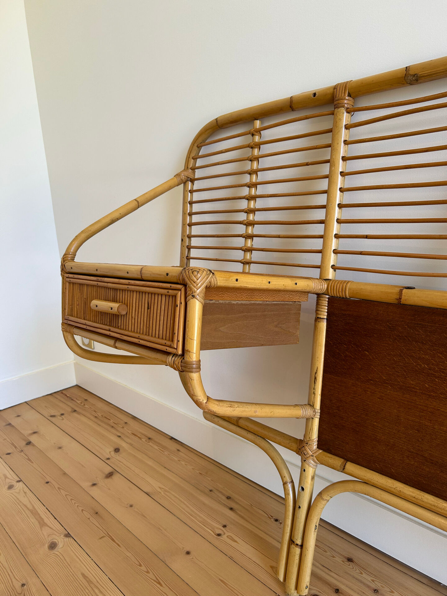 Tête de lit vintage en rotin