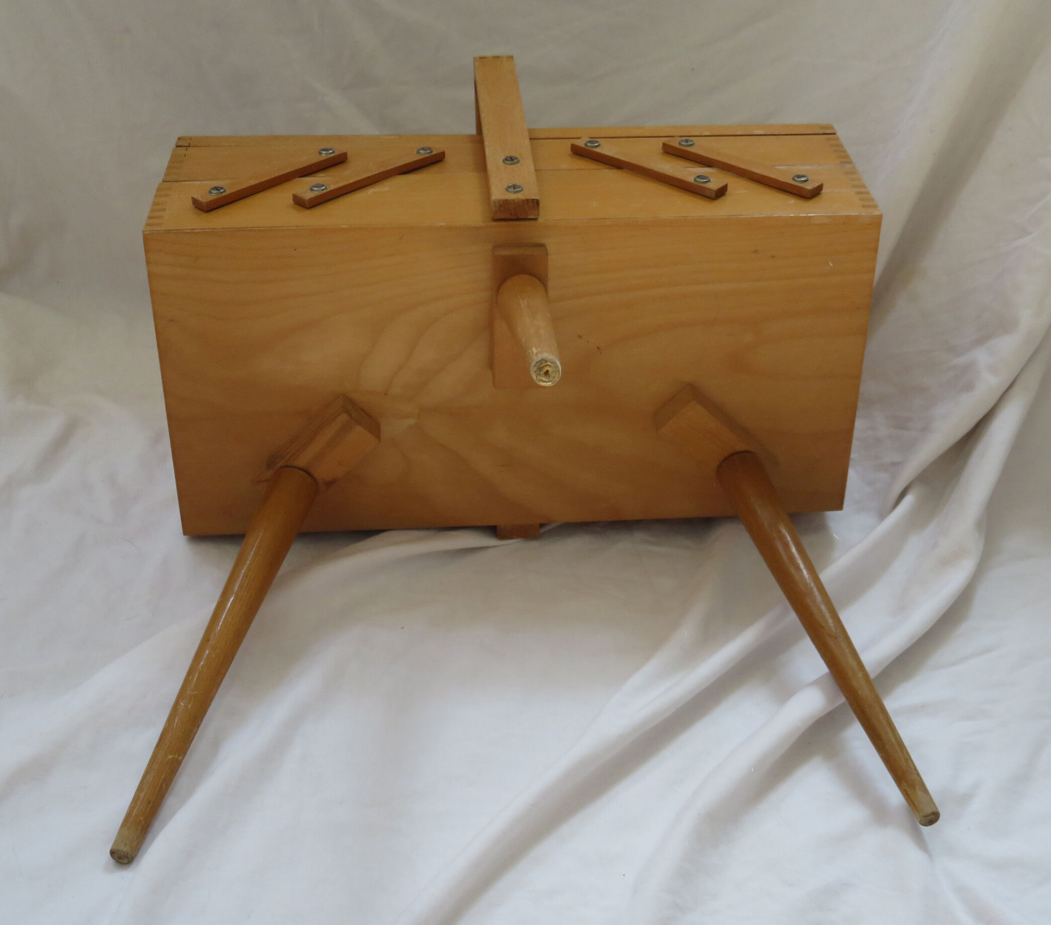 Tripod light wood worker