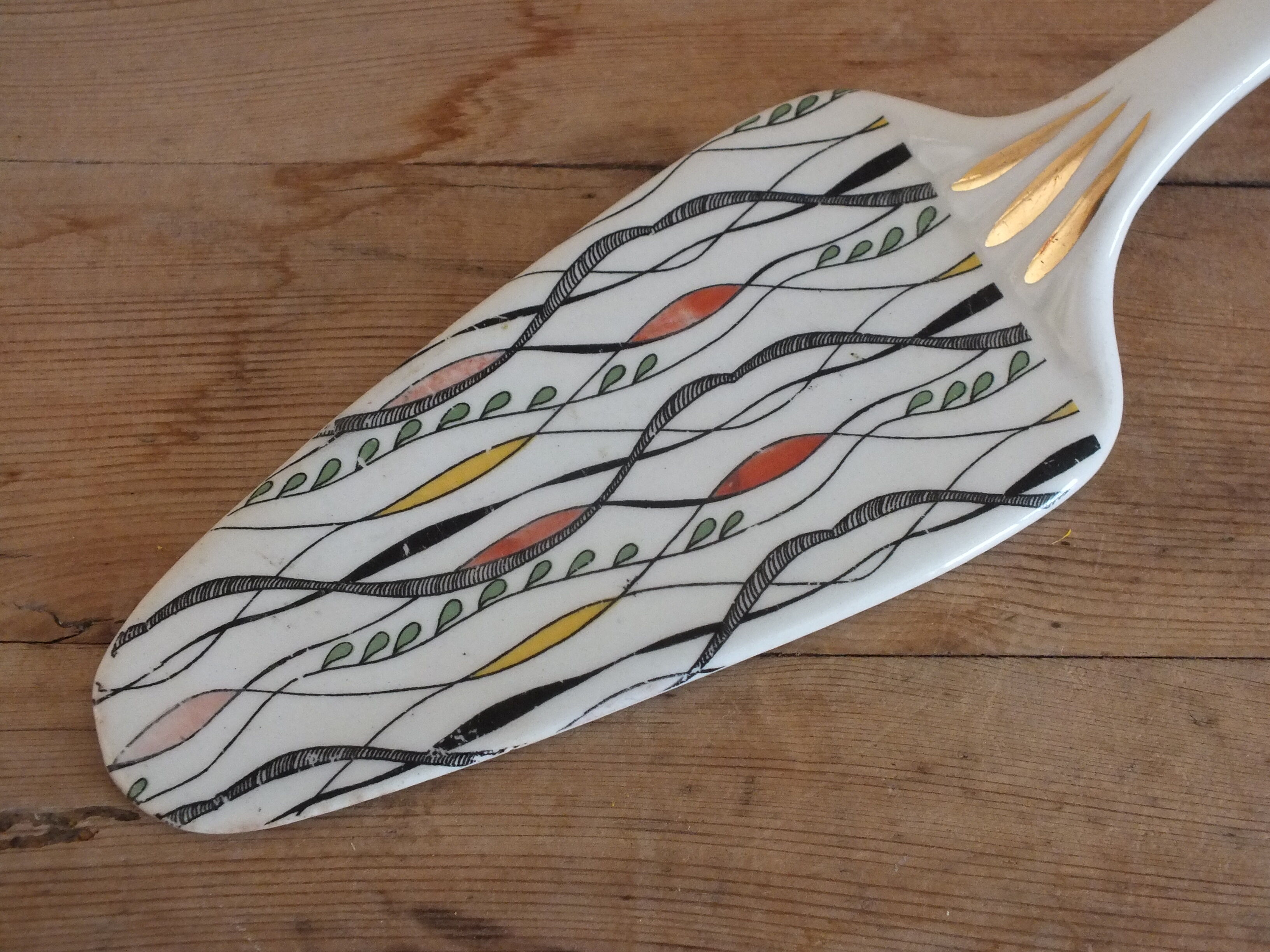 Pie shovel from the 50s Gien Bagatelle