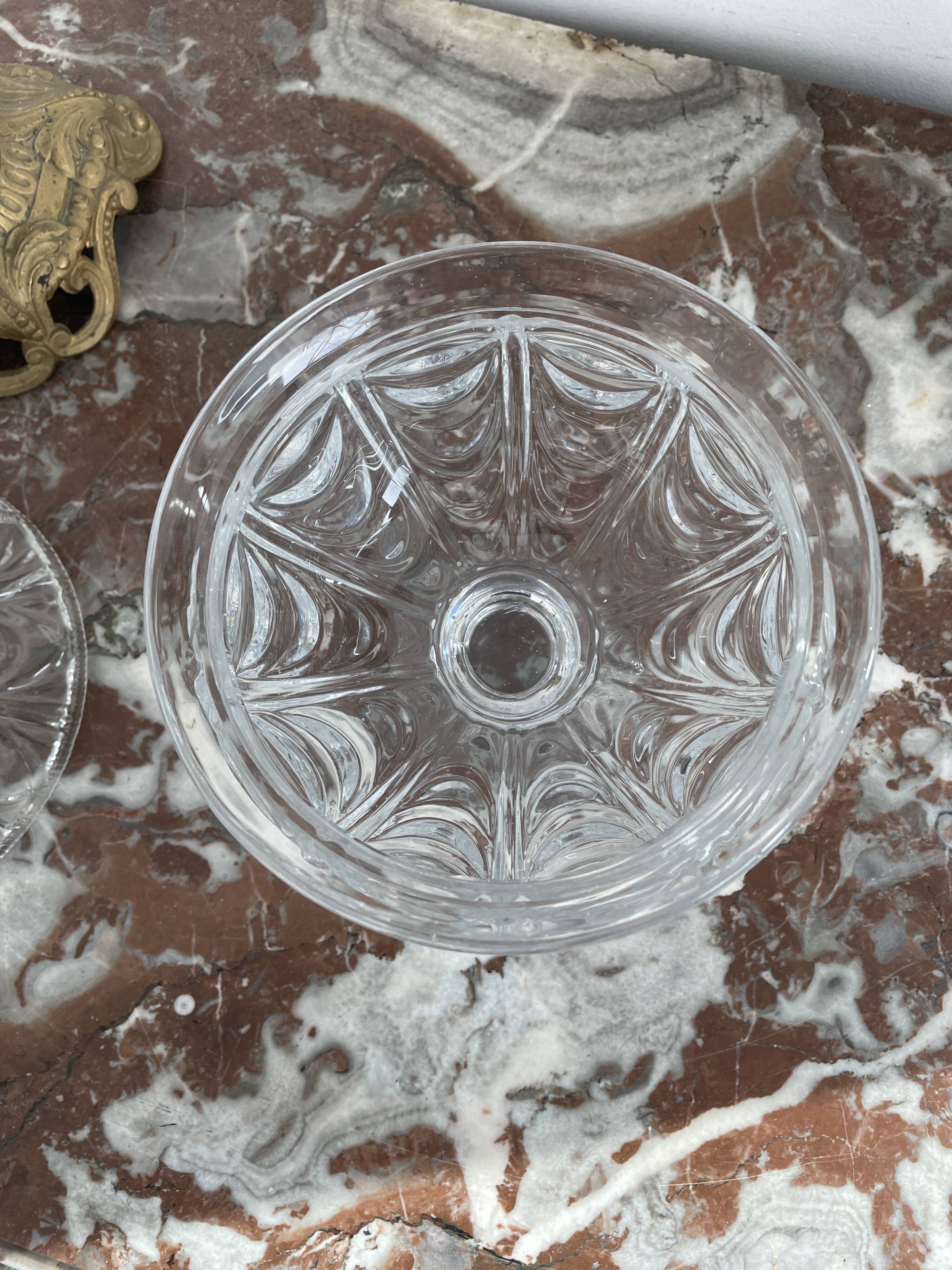 Moulded and cut crystal drageoir from Creusot Baccarat early 19th century