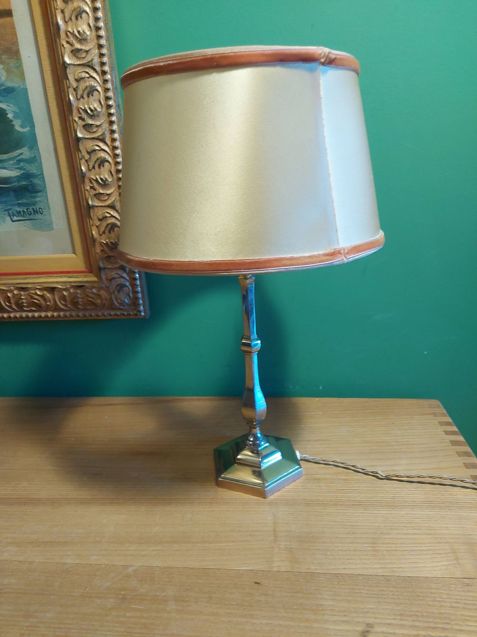 Lampe en métal argenté avec son abat jour