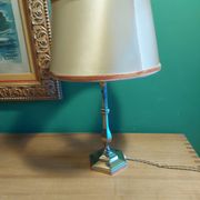 Lampe en métal argenté avec son abat jour