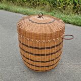 Wicker laundry basket